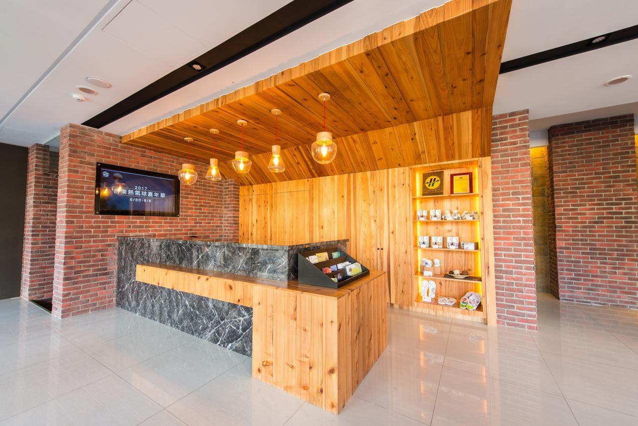 Traveller Inn Tiehua Cultural And Creative Hotel T'ai-tung Extérieur photo